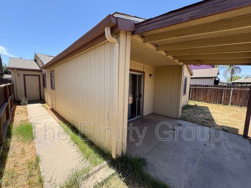 Visalia House: 244 East Prospect Avenue