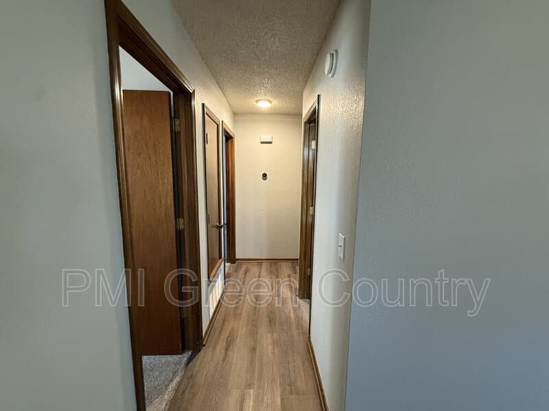 Broken Arrow House: 4708 S Maple Ave