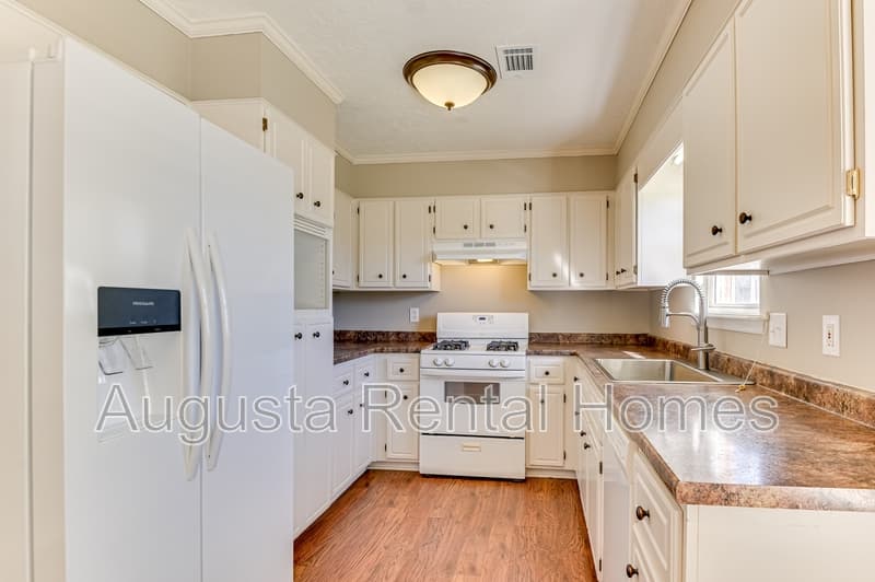 Grovetown House: 223 Taylor Circle