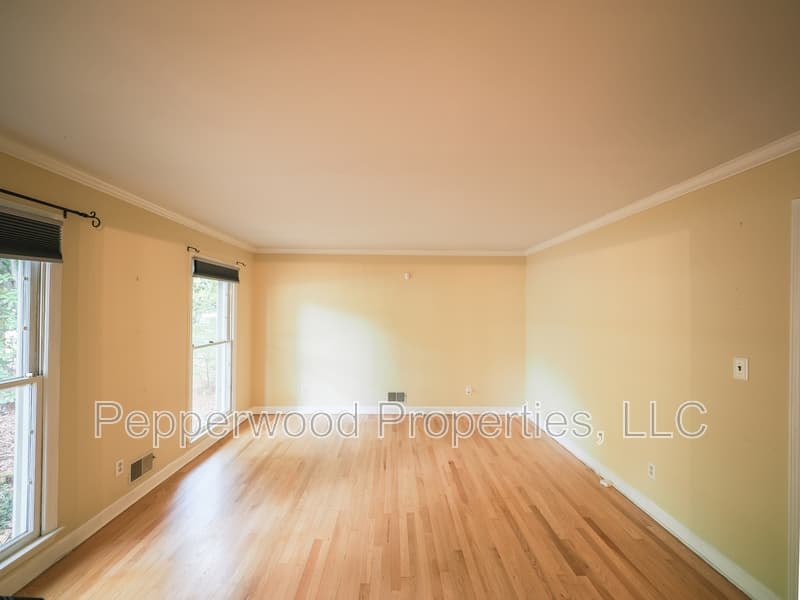 Spartanburg House: 204 Fernbrook Circle