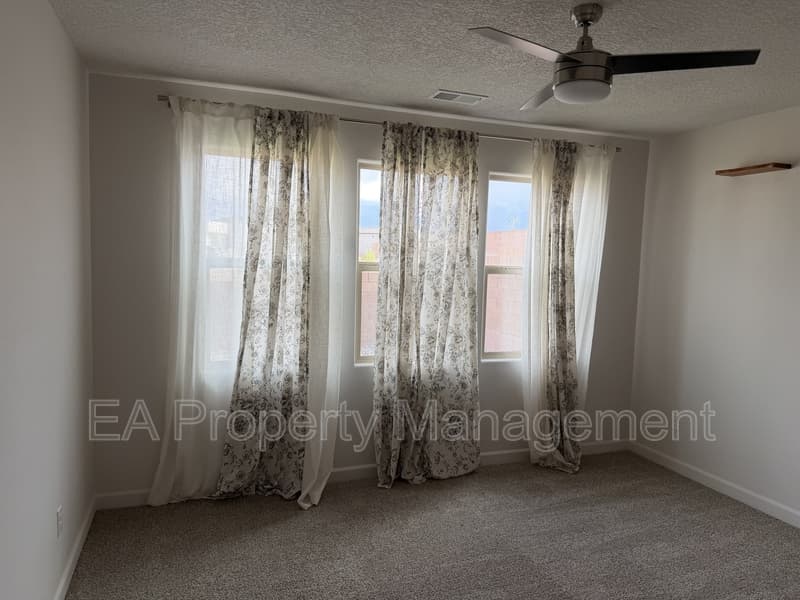 Rio Rancho House: 6742 Clayton Dr NE