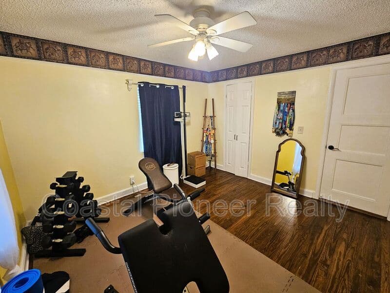 Tampa House: 7301 N 13th St