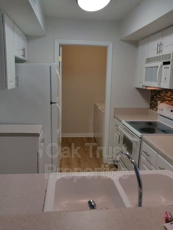 Mt Pleasant Condo: 1829 Villa Maison