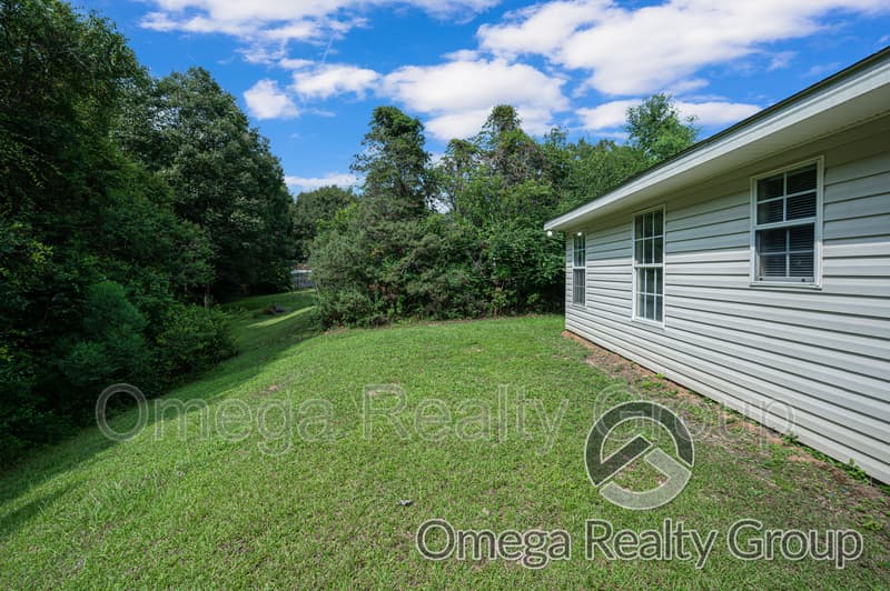 Mobile House: 3020 Barlett Dr