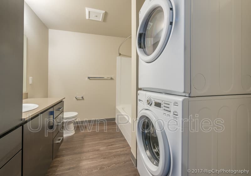 Portland House: 5885 SW Macadam Avenue