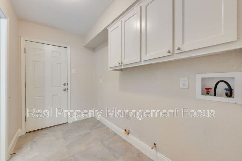 Dallas Townhome: 14722 Overview Dr
