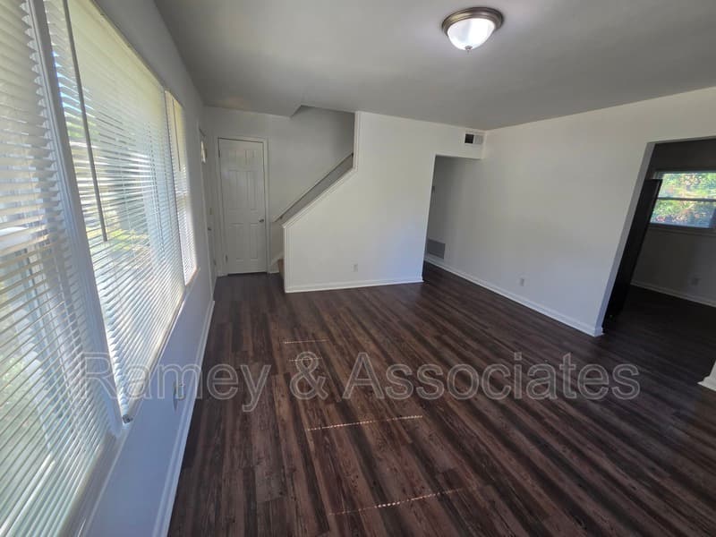 Louisville House: 5609 Goldenrod Rd