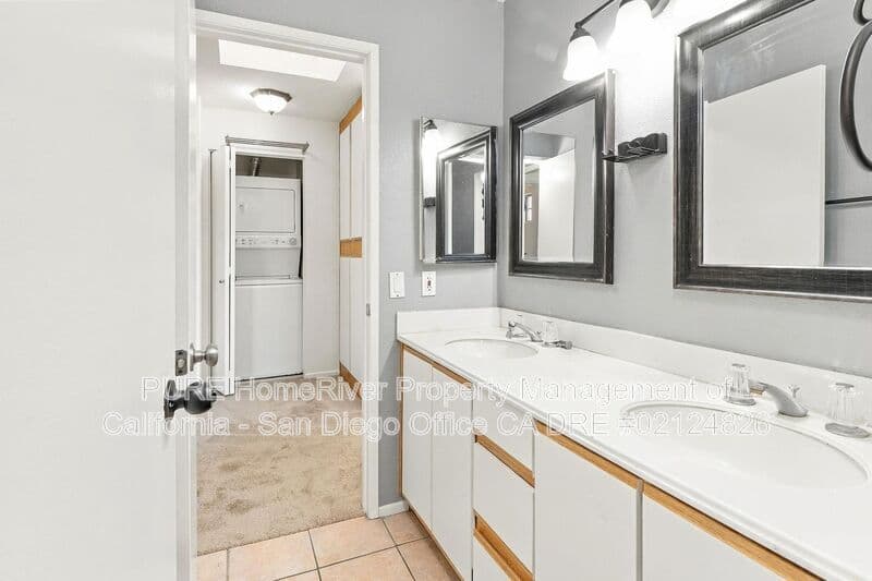 El Cajon House: 12090 Calle de Montana