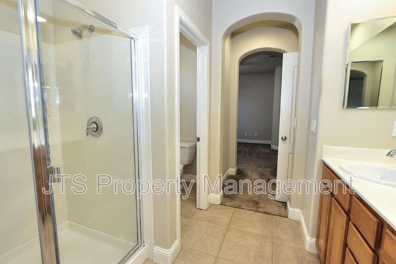 Orangevale House: 9041 Crescenda Lane