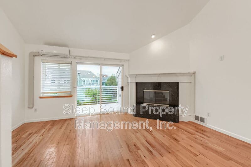 Portland Condo: 201 N Hayden Bay Dr