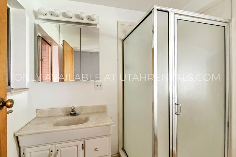Provo House: 299 E 3200 N