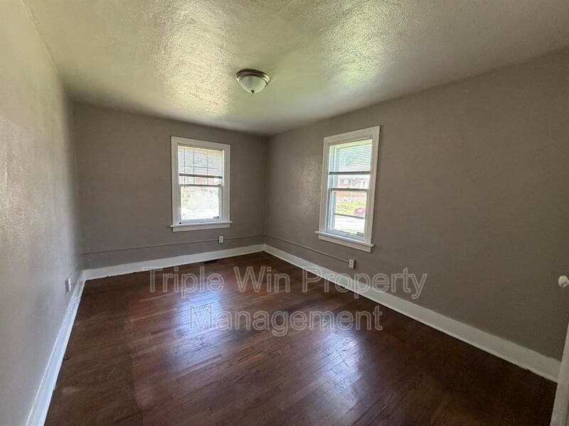 Saint Louis House: 8530 Lowell St