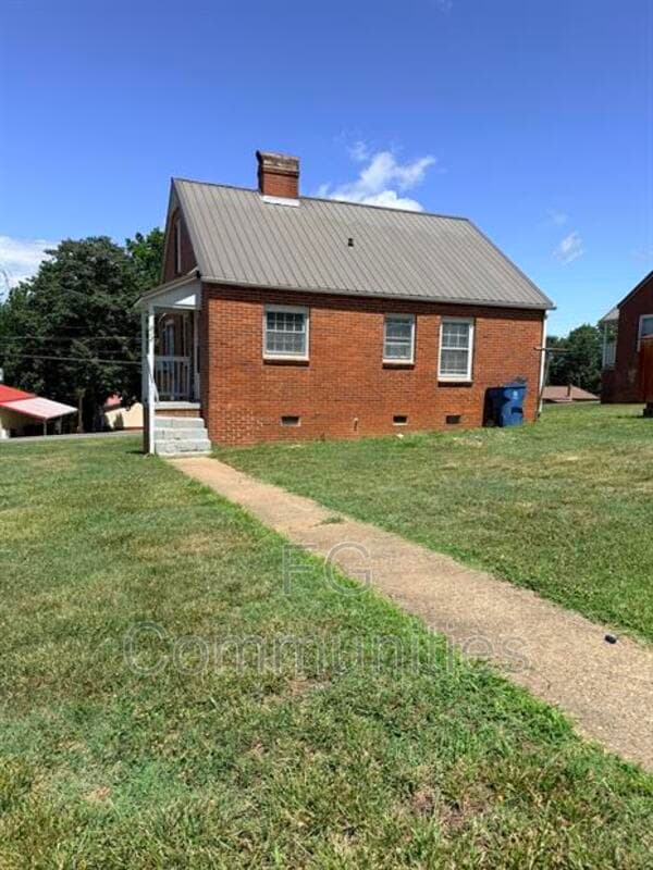 Hildebran House: 212 Main Ave E