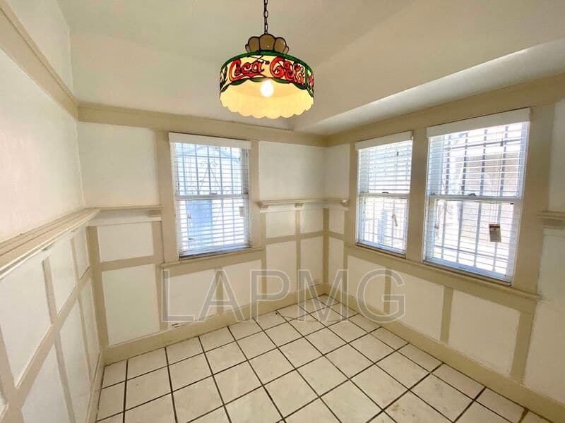 Los Angeles House: 1513 W 45th St