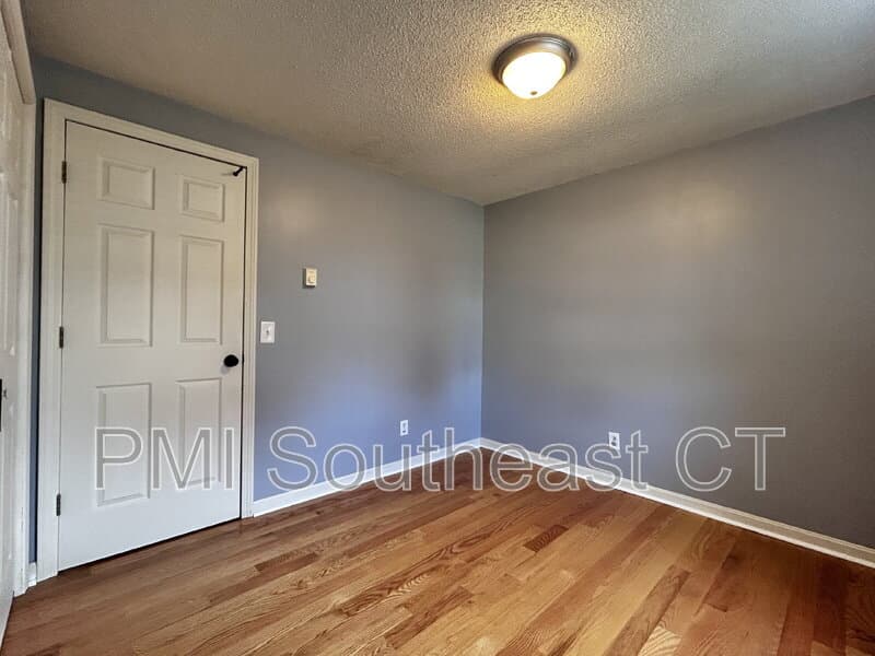 Mystic House: 250 Capstan Ave
