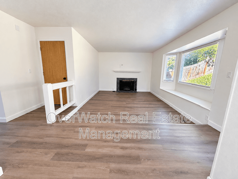 Anhcorage House: 10031 Nantucket Cir