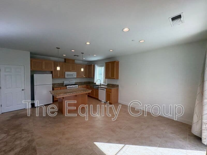 Visalia House: 3215 S Meadowbrook St