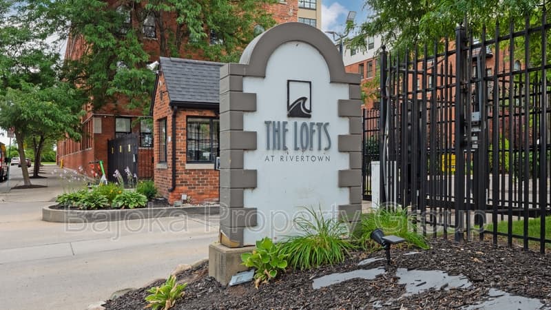 Detroit Condo: 6533 East Jefferson Avenue - 224