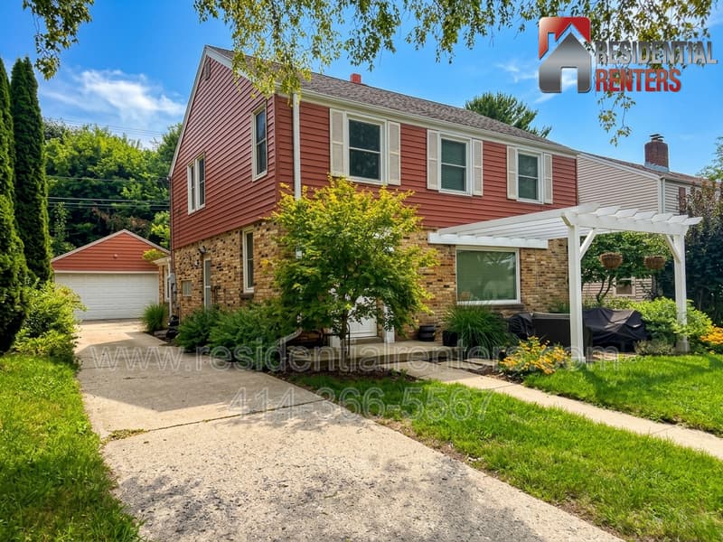 Bay View House: 2913 E Rhode Island Avenue