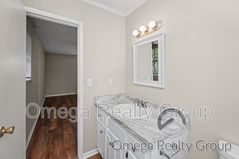 Anniston House: 1033 Old Mill Rd