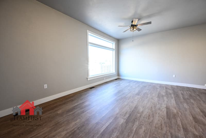Black Creek Condo: 205 North Maple Street - 102
