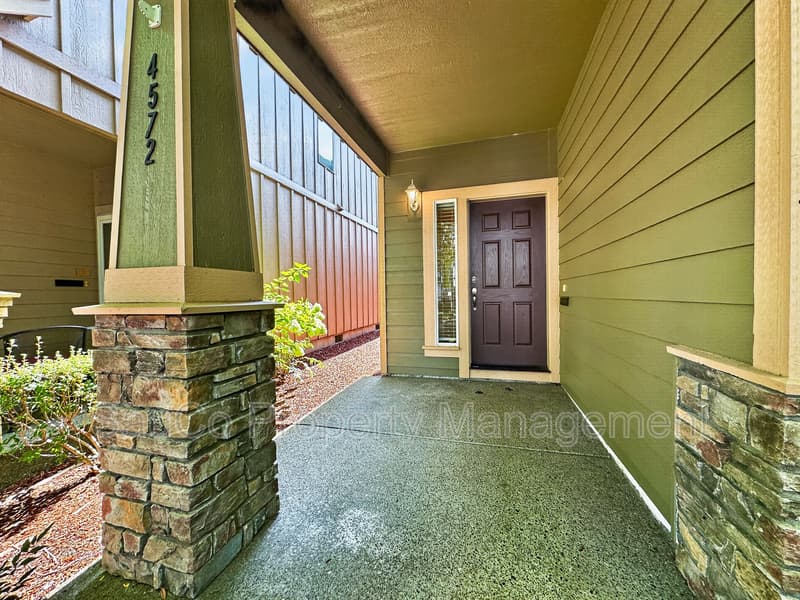 Hillsboro House: 4572 Southeast Olivewood Street