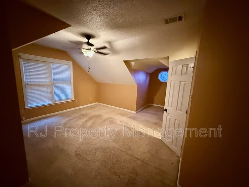 Cordova House: 8610 Dena Cv W