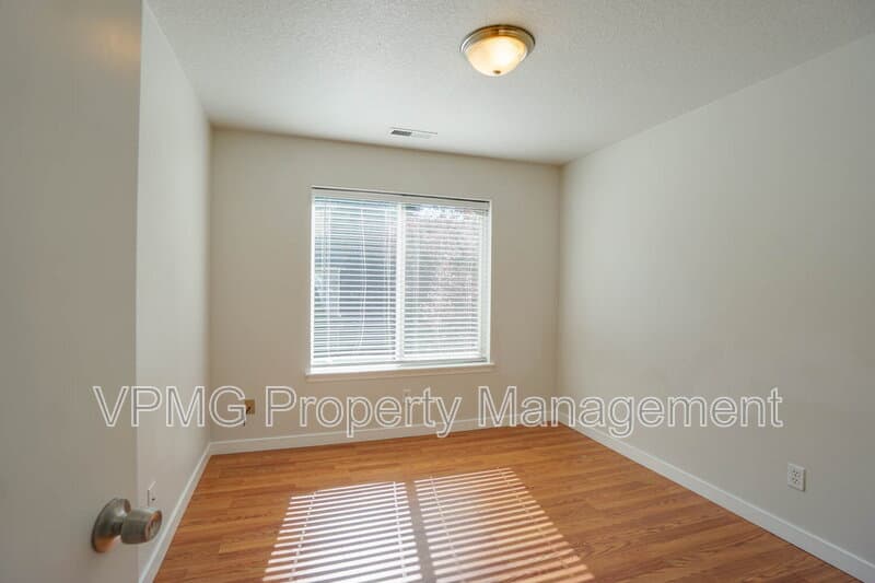Vancouver Condo: 2837 NE Stapleton Rd