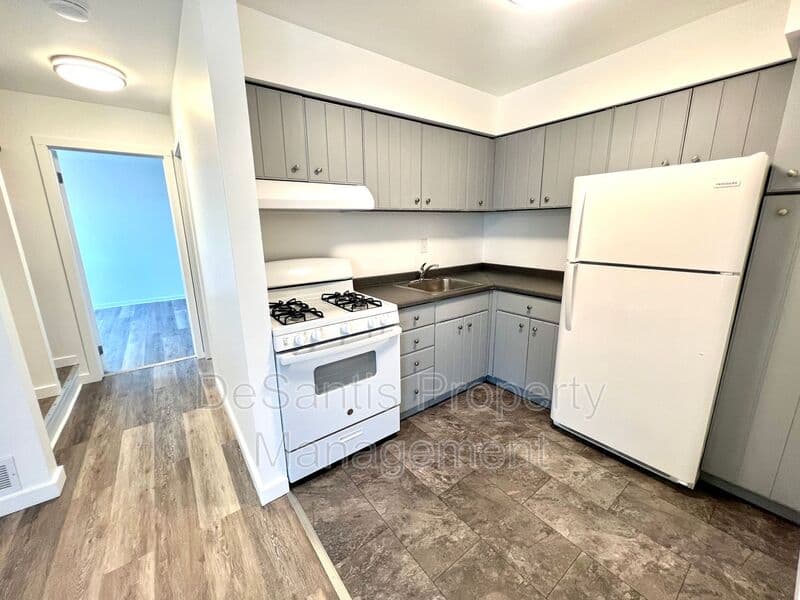 Moon Twp Condo: 800 College Park Drive