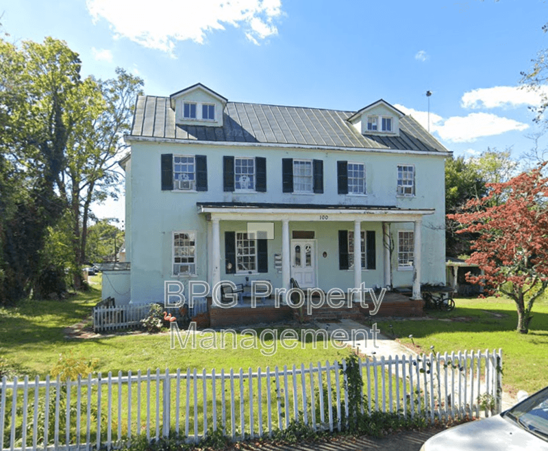 Warrenton Condo: 100 Lee St