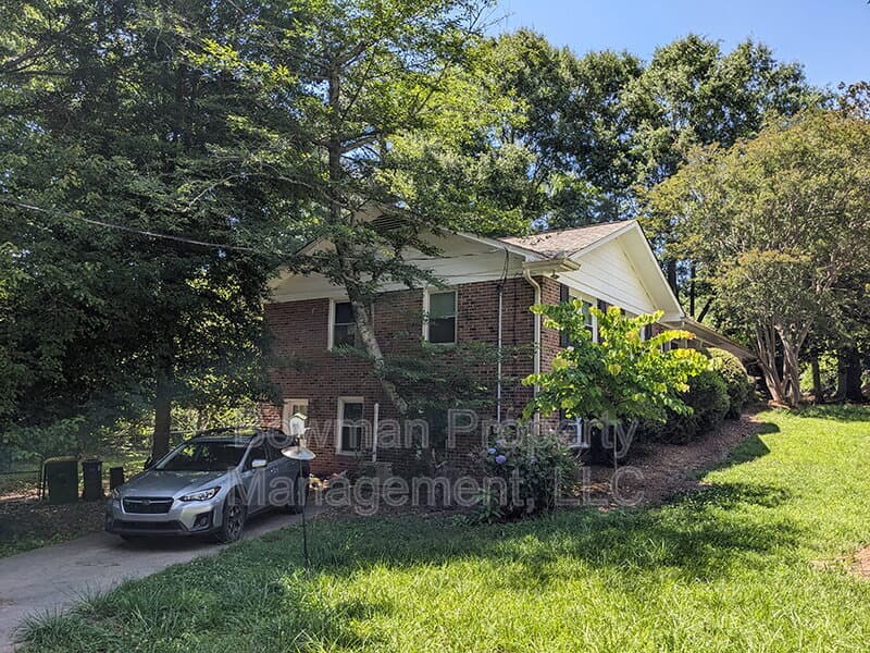 Athens House: 115 Davis Estates Rd