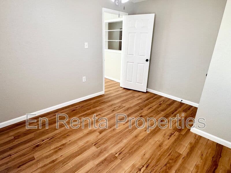 Ft Worth House: 541 Beddell St. W.
