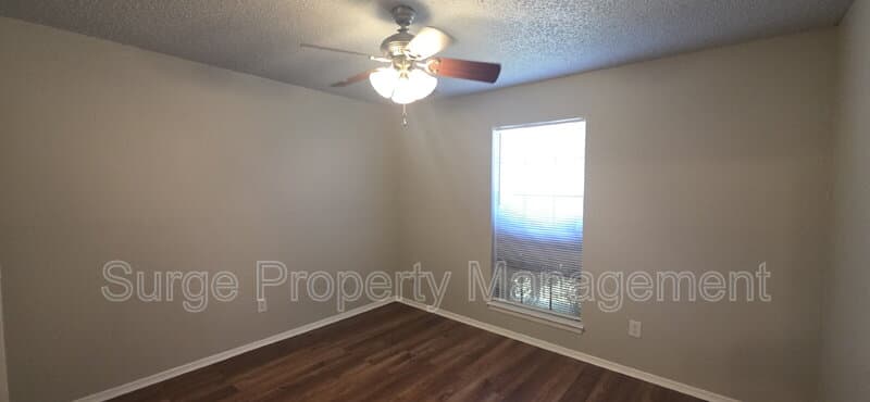 Benbrook Condo: 233 Vista Way