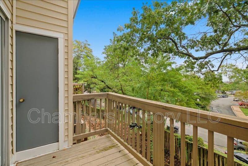 Arlington Condo: 2101 N Rolfe St