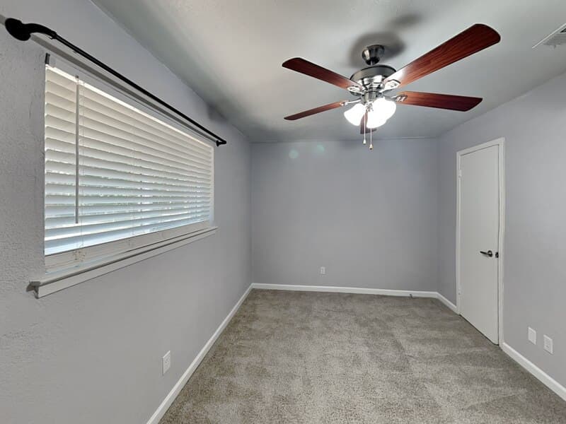 Euless House: 300 Newport Cir