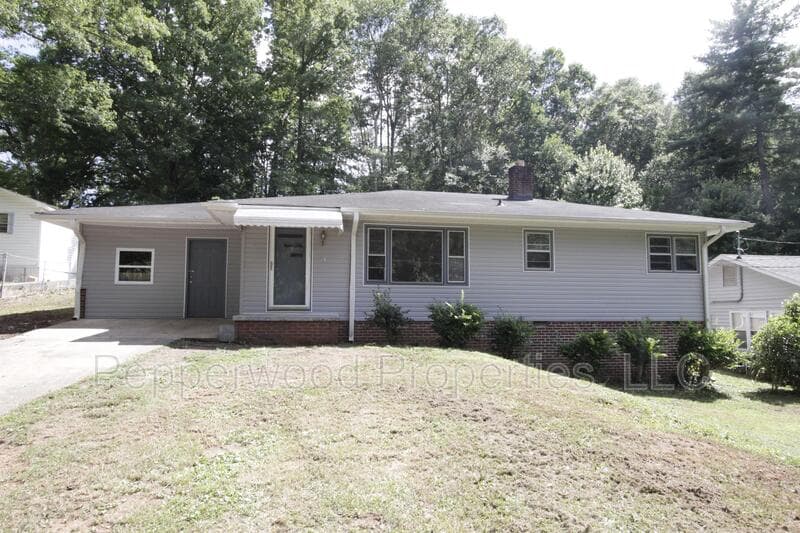 Spartanburg House: 643 Greenhill Road