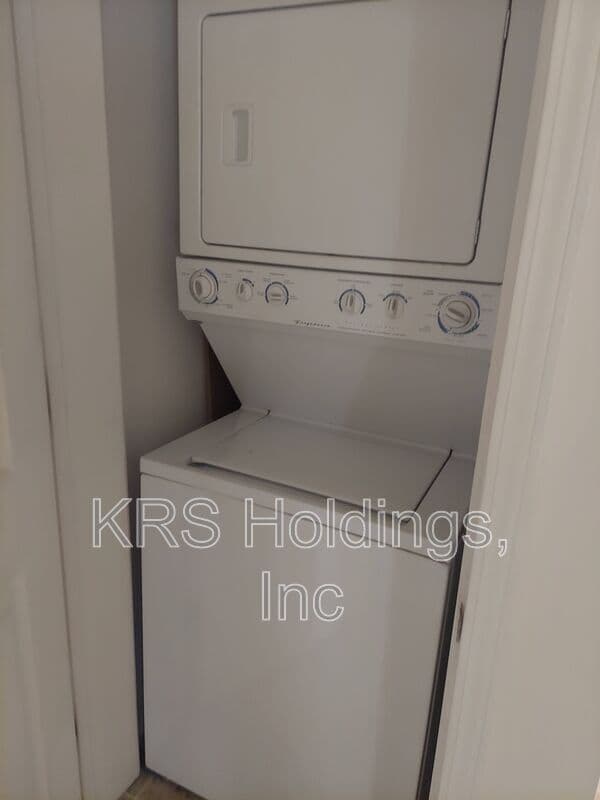 Harrisonburg Townhome: 1143 Commercial Ct