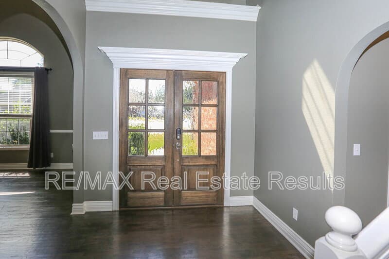 Rogers House: 5300 S 44th Pl