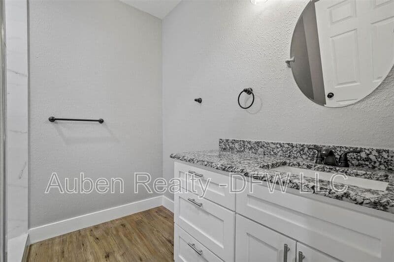 Denison House: 512 E Heron Street