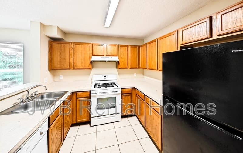 Jacksonville Townhome: 85 5th St W