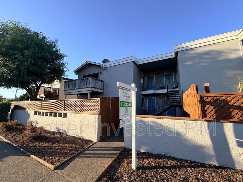 Santa Rosa Condo: 775 Benicia Dr