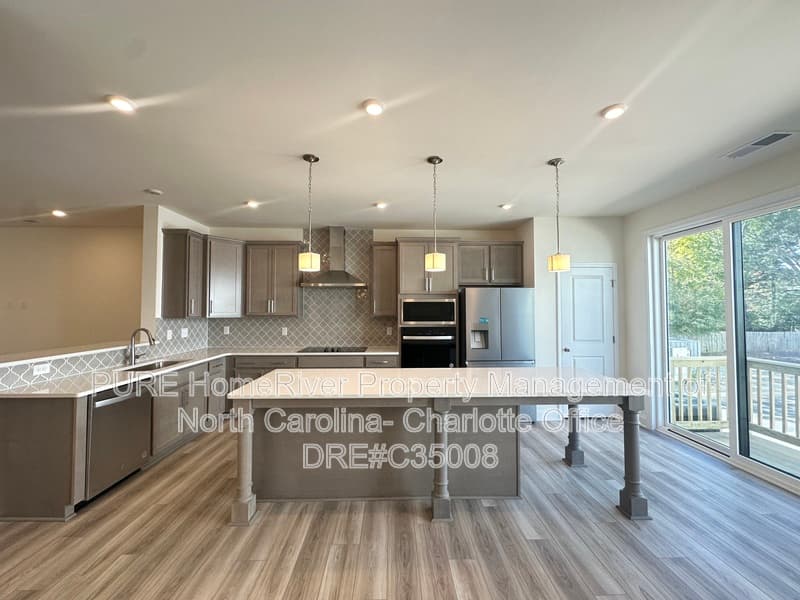 Charlotte House: 2413 Magnolia Blossom Way