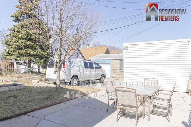 Milwaukee House: 3220 W Madison Street