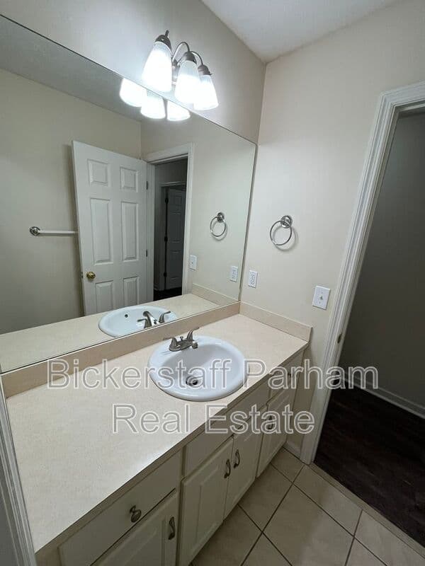 Hamilton House: 130 Mobley Court