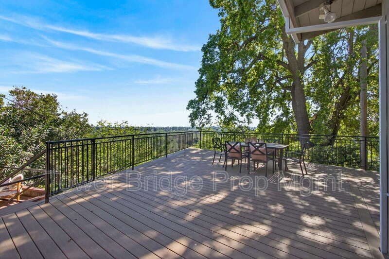 Fair Oaks House: 3937 Orangewood Dr