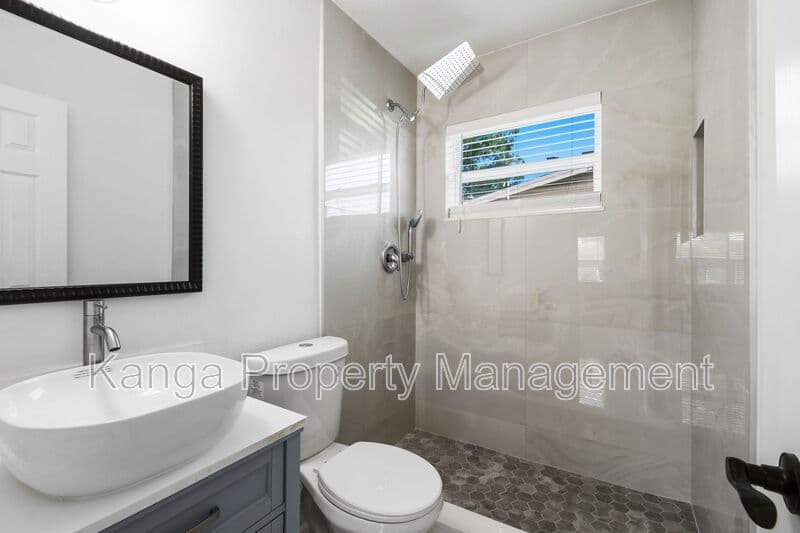 Riviera Beach Condo: 968 W 9th St