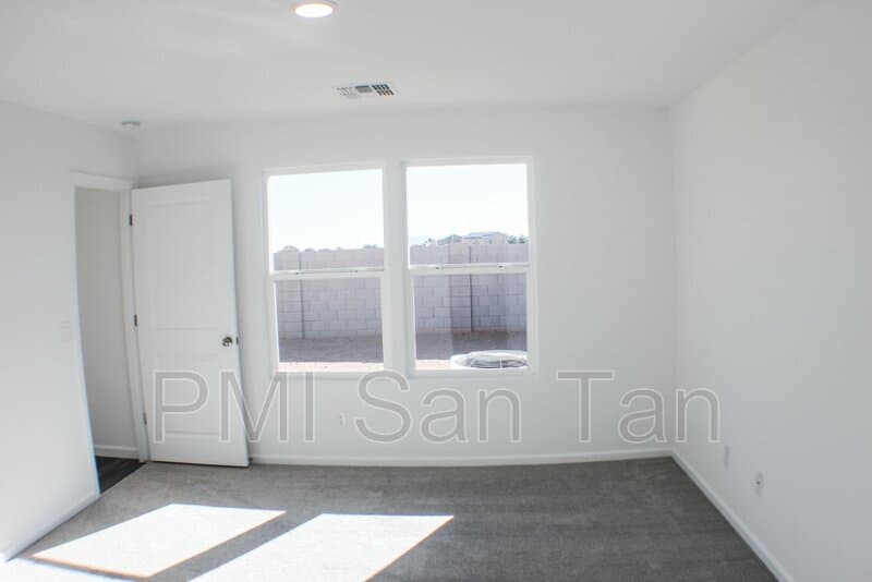 Casa Grande House: 1389 East Jaycie Lane