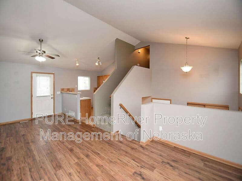Omaha House: 7460 North 110th Ave