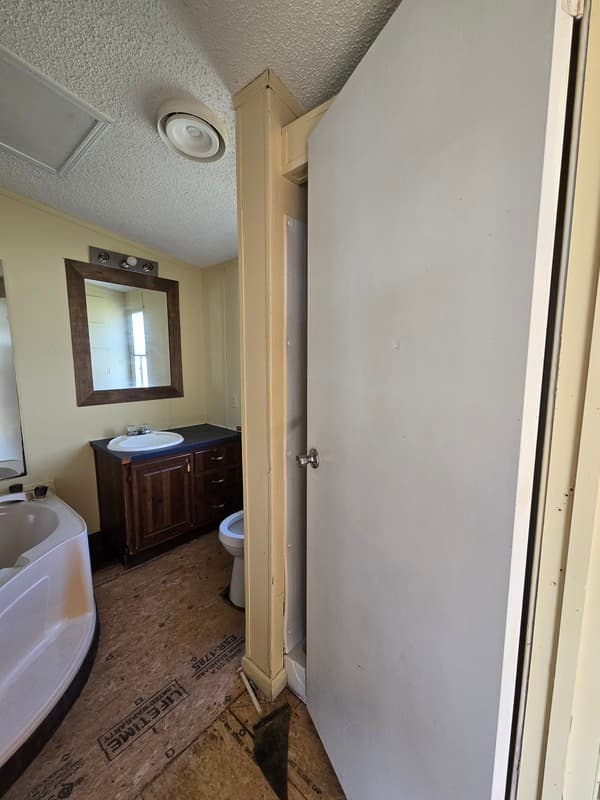 Fayetteville House: 2115 Cattail Cir
