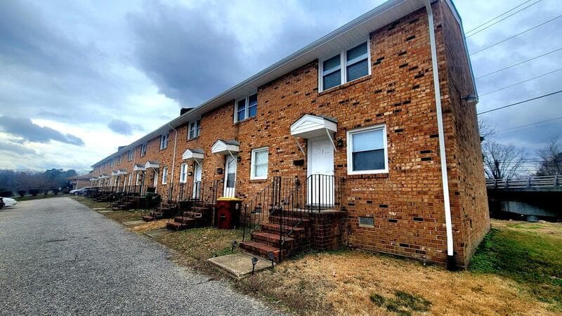 Petersburg Townhome: 1518 West Clara Drive